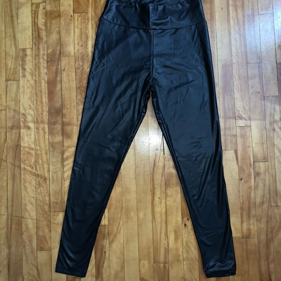 Black faux leather leggings, L size - Picture 2 of 3